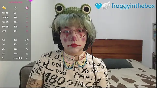 Snapshot of Froggyinthebox chatting on February 26, 2026, 10:53 pm Froggyinthebox online show from February 26, 2026, 10:53 pm