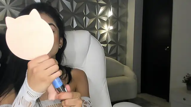 zoerouse  online show from December 5, 2025, 8:49 pm