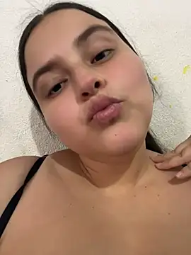 mia-08martinez  online show from May 22, 2026, 6:13 pm