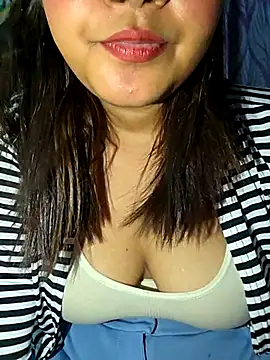 Snapshot of Tasty_Crush chatting on October 17, 2025, 6:43 pm Tasty Crush online show from October 17, 2025, 6:43 pm