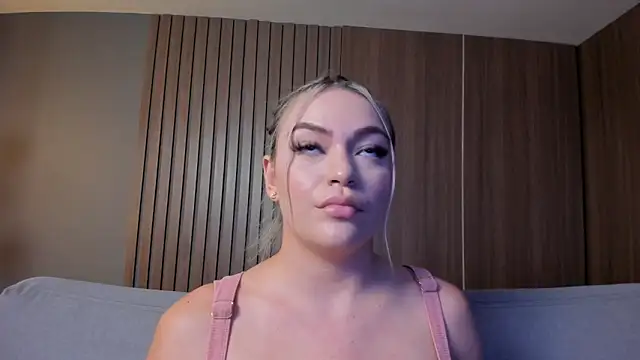 Snapshot of milaowens chatting on February 23, 2025, 2:57 pm milaowens online show from February 23, 2025, 2:57 pm