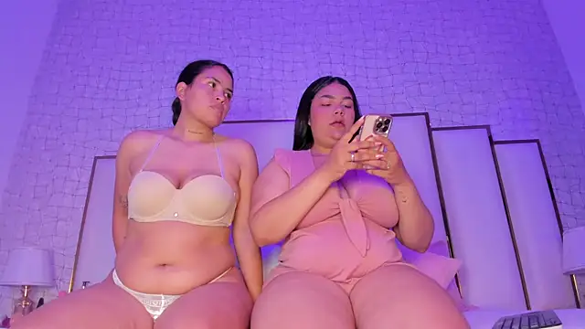 Mia and lexy online show from October 10, 2025, 2:32 am