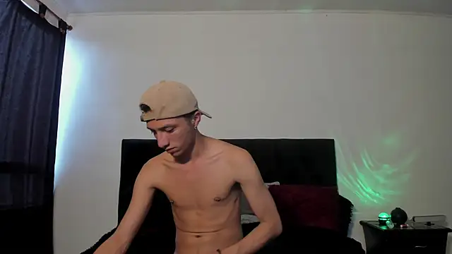 Snapshot of mhatias_ chatting on November 16, 2025, 4:12 pm mhatias online show from November 16, 2025, 4:12 pm