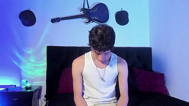 Snapshot of mhatias_ chatting on February 10, 2026, 4:05 am mhatias online show from February 10, 2026, 4:05 am