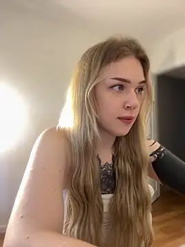 Snapshot of elliss_ chatting on September 9, 2025, 5:51 am elliss  online show from September 9, 2025, 5:51 am