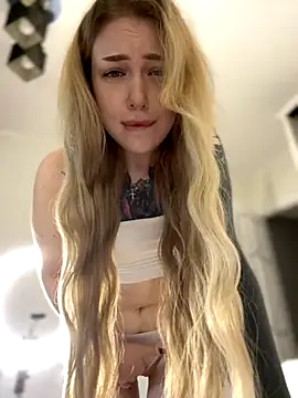 Snapshot of elliss_ chatting on September 11, 2025, 7:30 am elliss  online show from September 11, 2025, 7:30 am