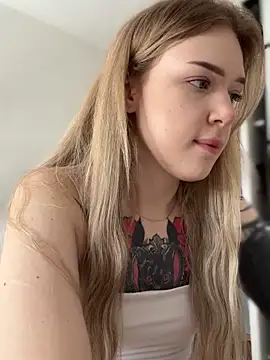 Snapshot of elliss_ chatting on September 19, 2025, 7:21 am elliss  online show from September 19, 2025, 7:21 am