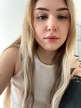 Snapshot of elliss_ chatting on September 30, 2025, 7:13 am elliss  online show from September 30, 2025, 7:13 am