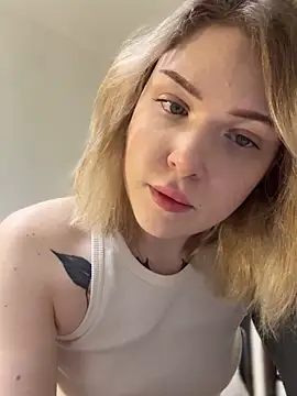 Snapshot of elliss_ chatting on October 24, 2025, 3:08 pm elliss  online show from October 24, 2025, 3:08 pm