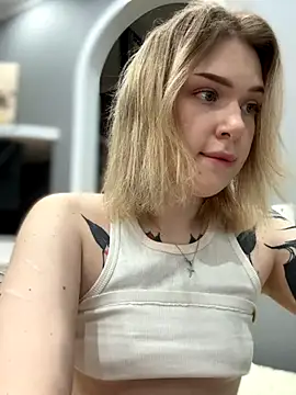 Snapshot of elliss_ chatting on October 30, 2025, 1:23 pm elliss  online show from October 30, 2025, 1:23 pm