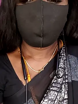 Snapshot of tamilammukuttyy chatting on January 19, 2026, 5:11 am tamilammukuttyy online show from January 19, 2026, 5:11 am