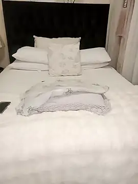 Snapshot of Creamy_Chocolatex chatting on October 24, 2025, 6:04 pm Creamy Chocolatex online show from October 24, 2025, 6:04 pm