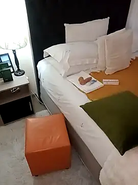 Snapshot of Creamy_Chocolatex chatting on November 15, 2025, 4:14 pm Creamy Chocolatex online show from November 15, 2025, 4:14 pm