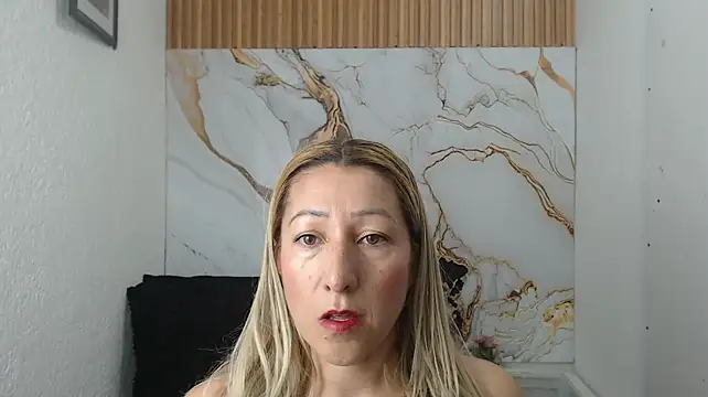Snapshot of swetchrystal chatting on September 9, 2025, 12:37 pm swetchrystal online show from September 9, 2025, 12:37 pm