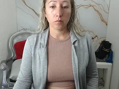 Snapshot of swetchrystal chatting on September 29, 2025, 12:54 pm swetchrystal online show from September 29, 2025, 12:54 pm