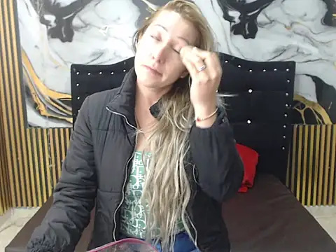 Snapshot of swetchrystal chatting on October 3, 2025, 12:35 pm swetchrystal online show from October 3, 2025, 12:35 pm
