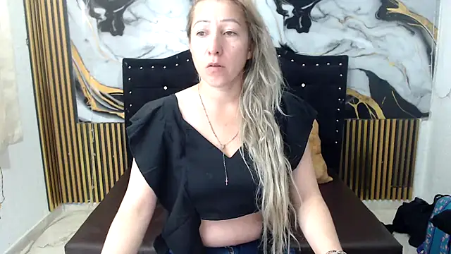 Snapshot of swetchrystal chatting on October 8, 2025, 2:04 pm swetchrystal online show from October 8, 2025, 2:04 pm
