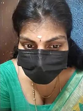 Snapshot of Nithiila chatting on October 9, 2025, 4:38 pm Nithiila online show from October 9, 2025, 4:38 pm