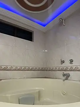 Snapshot of GiorgiaLuxee chatting on November 16, 2025, 11:05 am GiorgiaLuxee online show from November 16, 2025, 11:05 am