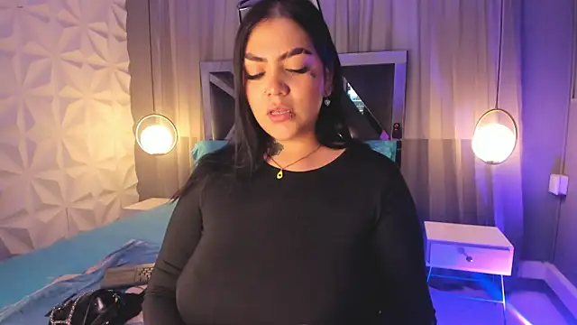 MAGIC TESSA online show from November 5, 2025, 10:32 pm