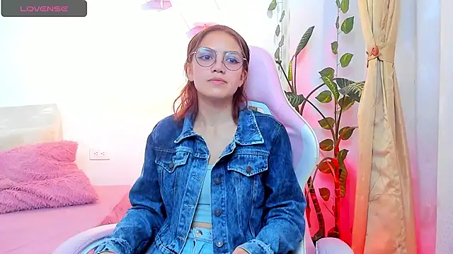 Snapshot of Jade22__ chatting on September 23, 2025, 1:03 pm Jade22 online show from September 23, 2025, 1:03 pm