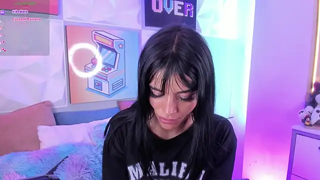 Snapshot of LindaWz_ chatting on December 17, 2025, 6:30 am LindaWz online show from December 17, 2025, 6:30 am