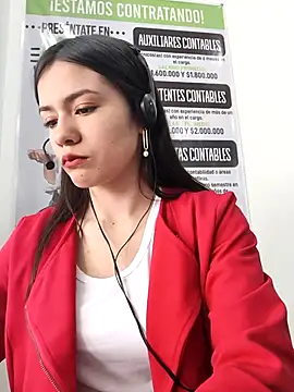 CHARLOTTE  05 online show from November 12, 2025, 12:49 pm