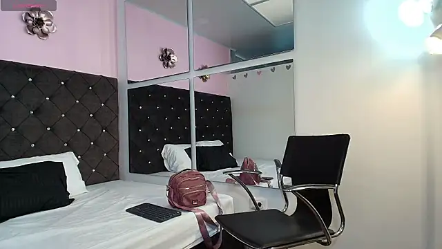 Snapshot of QueenScarlett chatting on September 13, 2025, 3:01 pm QueenScarlett online show from September 13, 2025, 3:01 pm