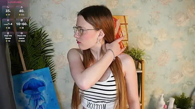 Snapshot of HollieCollelo chatting on February 4, 2026, 3:12 am HollieCollelo online show from February 4, 2026, 3:12 am