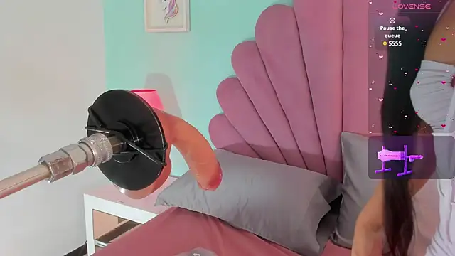 emma clarke  online show from November 23, 2025, 3:50 am