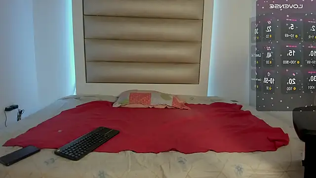 Luna and lindsy online show from November 27, 2025, 1:02 pm