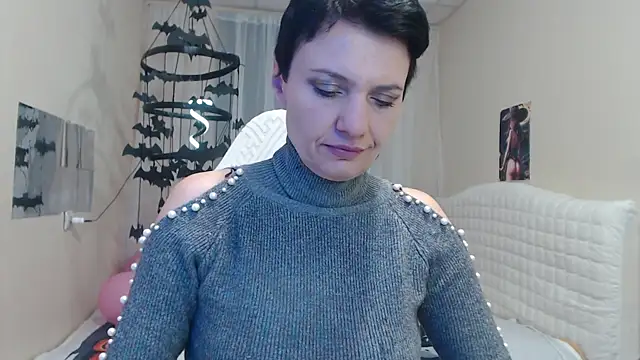 AvaSaturnian online show from October 13, 2025, 12:16 pm