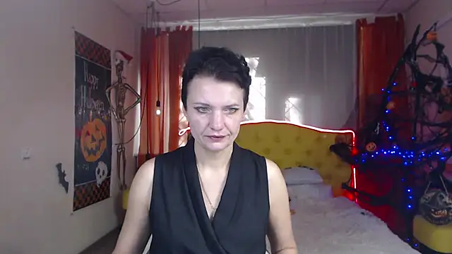 AvaSaturnian online show from October 31, 2025, 11:44 am