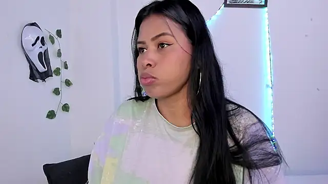 Michluxe 69 online show from November 18, 2025, 12:42 pm