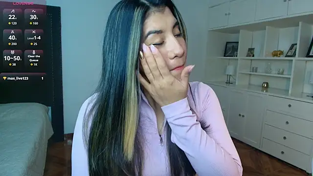 nina moen online show from December 5, 2025, 3:26 am