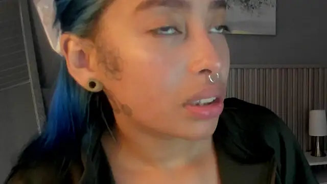 Snapshot of Cristal_r4ven chatting on September 24, 2025, 9:07 pm Cristal r4ven online show from September 24, 2025, 9:07 pm