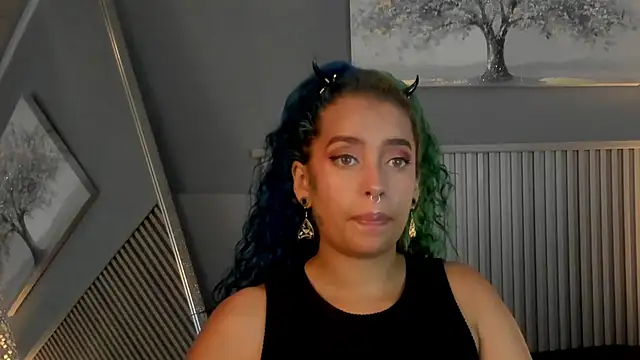 Snapshot of Cristal_r4ven chatting on October 1, 2025, 8:26 pm Cristal r4ven online show from October 1, 2025, 8:26 pm