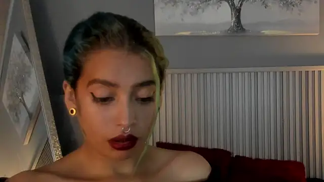 Snapshot of Cristal_r4ven chatting on October 13, 2025, 7:03 pm Cristal r4ven online show from October 13, 2025, 7:03 pm