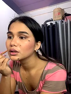 Snapshot of AngelHille chatting on October 15, 2025, 4:51 pm AngelHille online show from October 15, 2025, 4:51 pm