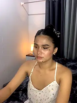 Snapshot of AngelHille chatting on October 16, 2025, 4:57 am AngelHille online show from October 16, 2025, 4:57 am