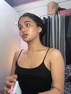 Snapshot of AngelHille chatting on October 30, 2025, 9:37 pm AngelHille online show from October 30, 2025, 9:37 pm