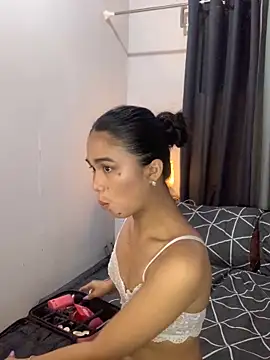 Snapshot of AngelHille chatting on November 27, 2025, 5:48 pm AngelHille online show from November 27, 2025, 5:48 pm