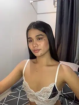 Snapshot of AngelHille chatting on December 19, 2025, 12:17 am AngelHille online show from December 19, 2025, 12:17 am