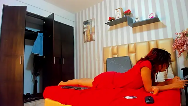 MissDiabla  online show from September 13, 2025, 4:07 pm