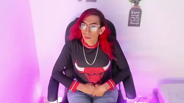 Snapshot of MissDiabla_ chatting on February 9, 2026, 7:18 pm MissDiabla online show from February 9, 2026, 7:18 pm