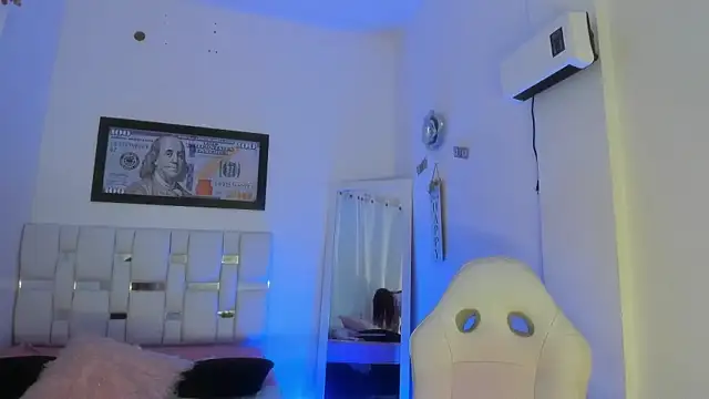 Snapshot of MissDiabla_ chatting on February 16, 2026, 1:40 pm MissDiabla online show from February 16, 2026, 1:40 pm