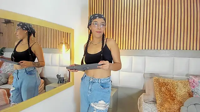 Roseaurora online show from October 16, 2025, 12:39 pm