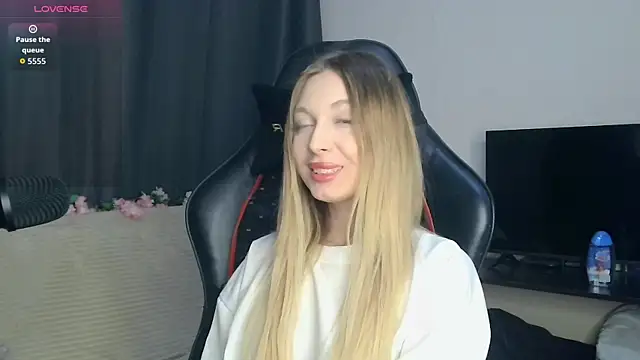 BabbbyFoxxx online show from October 27, 2025, 12:58 am