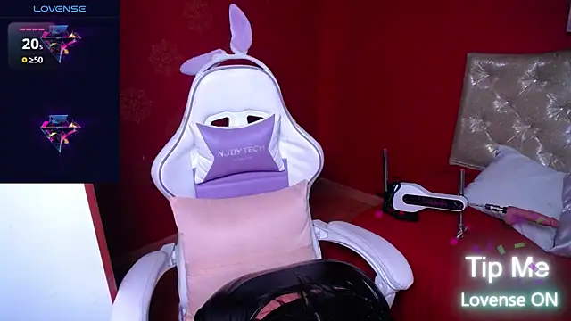 Snapshot of Violet-Flow chatting on October 14, 2025, 1:12 pm Violet-Flow online show from October 14, 2025, 1:12 pm