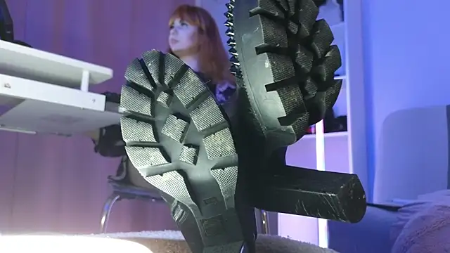 CruelSiren online show from December 18, 2025, 6:19 am